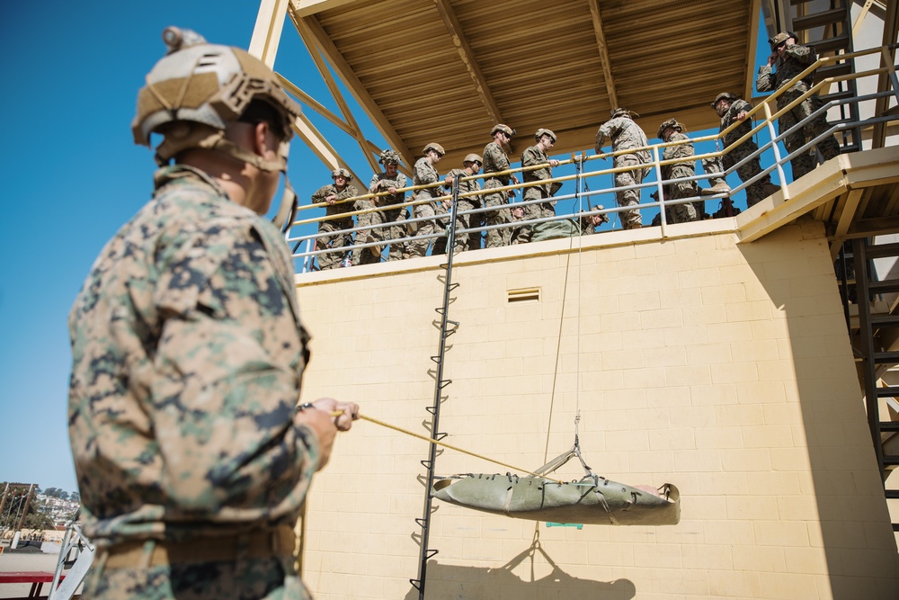 DVIDS - Images - 11th MEU Marines Conduct Fast Rope Training [Image 6 ...