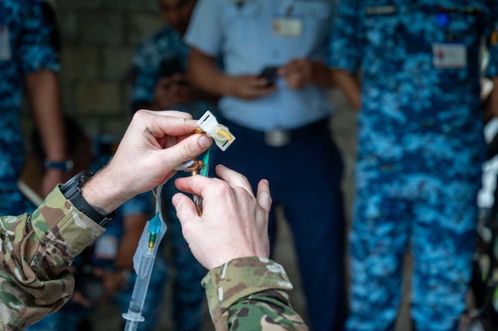 Medical SMEE challenges partner nations with MASCAS exercise during Pacific Angel 25-3