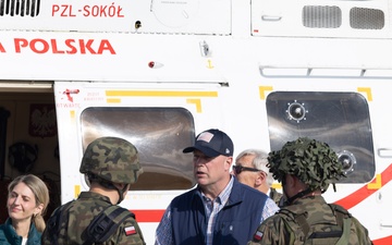 U.S. Ambassador to NATO speaks with Polish Land Forces officers at Iron Defender-25