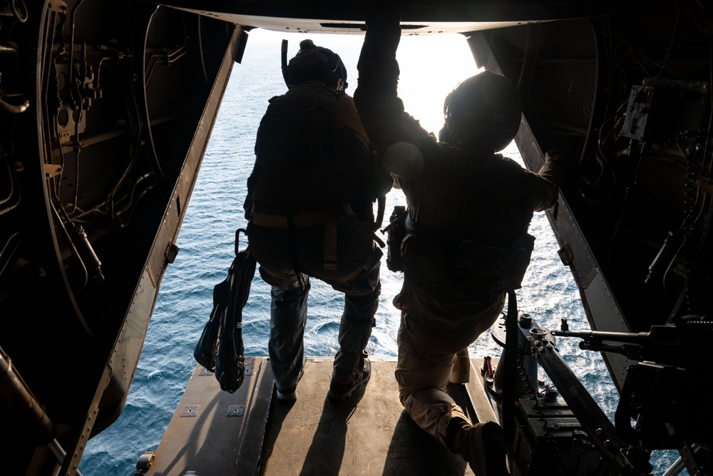 CJTF-HOA, 406 AEW conduct joint water hoist operations
