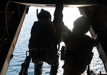 CJTF-HOA, 406 AEW conduct joint water hoist operations