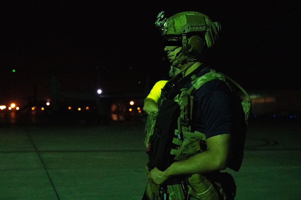 CJTF-HOA, 406 AEW conduct joint water hoist operations