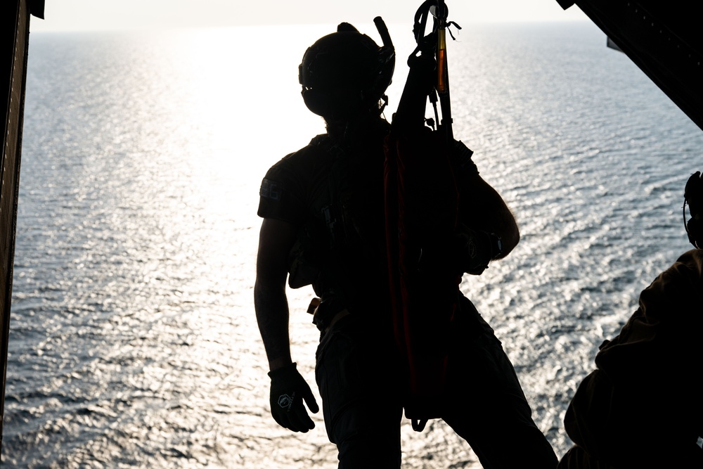 CJTF-HOA, 406 AEW conduct joint water hoist operations