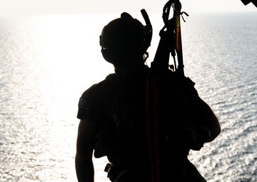 CJTF-HOA, 406 AEW conduct joint water hoist operations