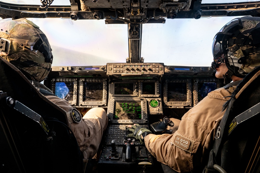 CJTF-HOA, 406 AEW conduct joint water hoist operations