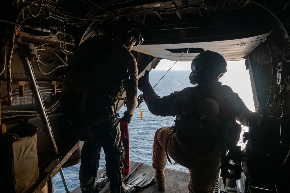 CJTF-HOA, 406 AEW conduct joint water hoist operations