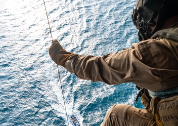 CJTF-HOA, 406 AEW conduct joint water hoist operations