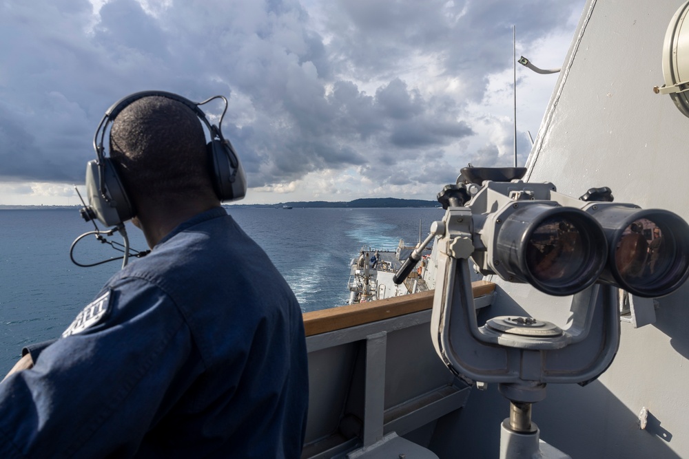 Departing Okinawa, USS Dewey (DDG 105)
