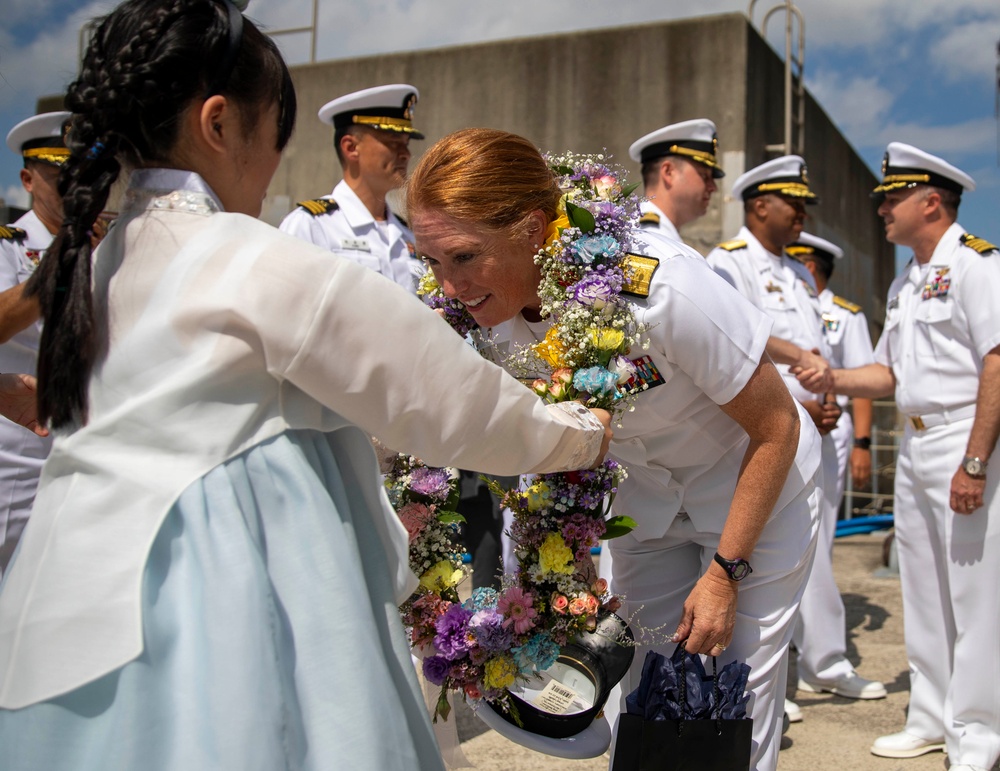 U.S. 7th Fleet flagship USS Blue Ridge arrives in Pyeongtaek, South Korea