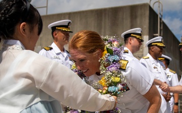 U.S. 7th Fleet flagship USS Blue Ridge arrives in Pyeongtaek, South Korea
