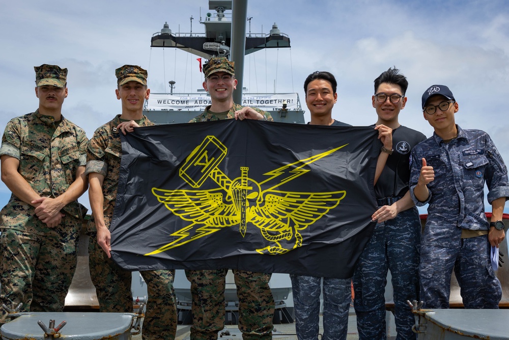 Pacific Vanguard 25 | U.S., Japan, and South Korean service members strengthen ties with naval gunfire drills