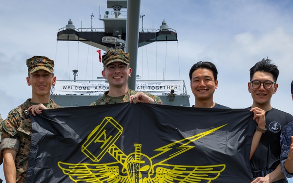 Pacific Vanguard 25 | U.S., Japan, and South Korean service members strengthen ties with naval gunfire drills