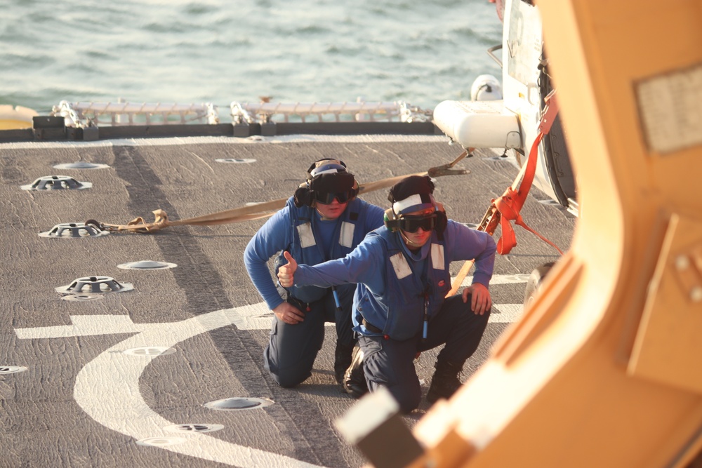 Coast Guard Cutter Spencer, Air Station Elizabeth City conduct air operations in the Chesapeake Bay