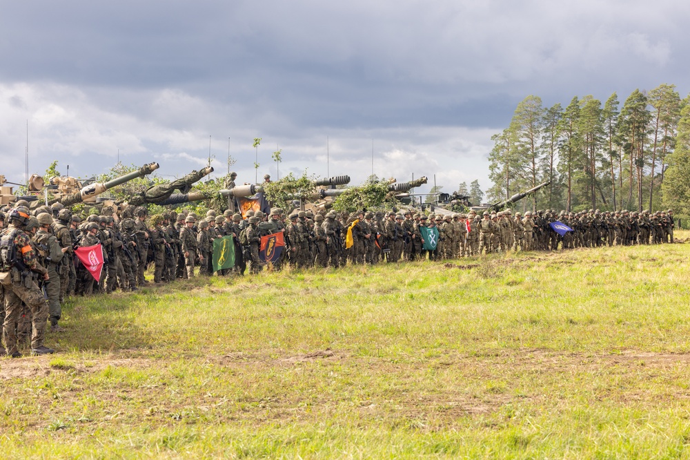 U.S. and Polish Land Forces unite for a photo after Iron Defender-25