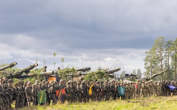 U.S. and Polish Land Forces unite for a photo after Iron Defender-25