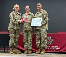 Col. Sharon Rosser Receives The 2024 Surgeon General Physician Associate Recognition Award