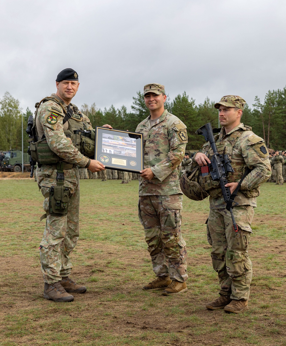 U.S. Army Soldiers presented a gift from the Lithuanian Land Forces