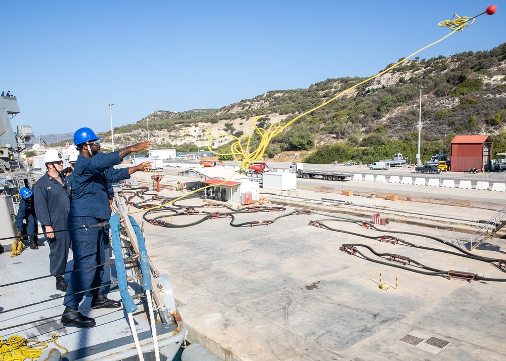 USS Mitscher (DDG 57) Sailor heaves mooring line