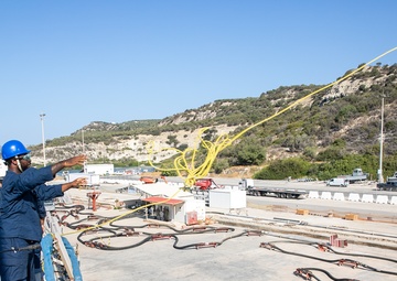 USS Mitscher (DDG 57) Sailor heaves mooring line