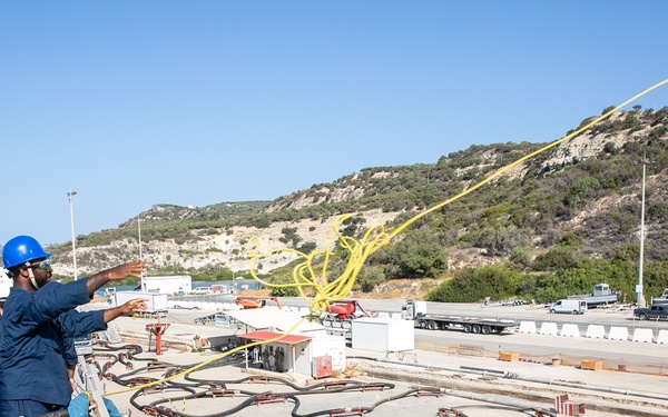 USS Mitscher (DDG 57) Sailor heaves mooring line