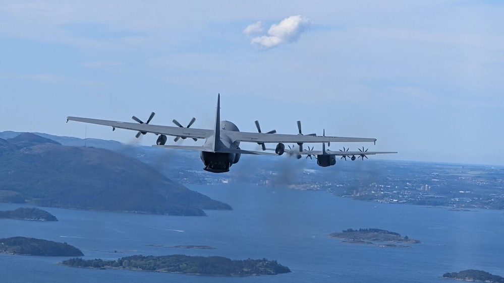 Flying Jennies deliver combat power across Europe during Swift Response 2025