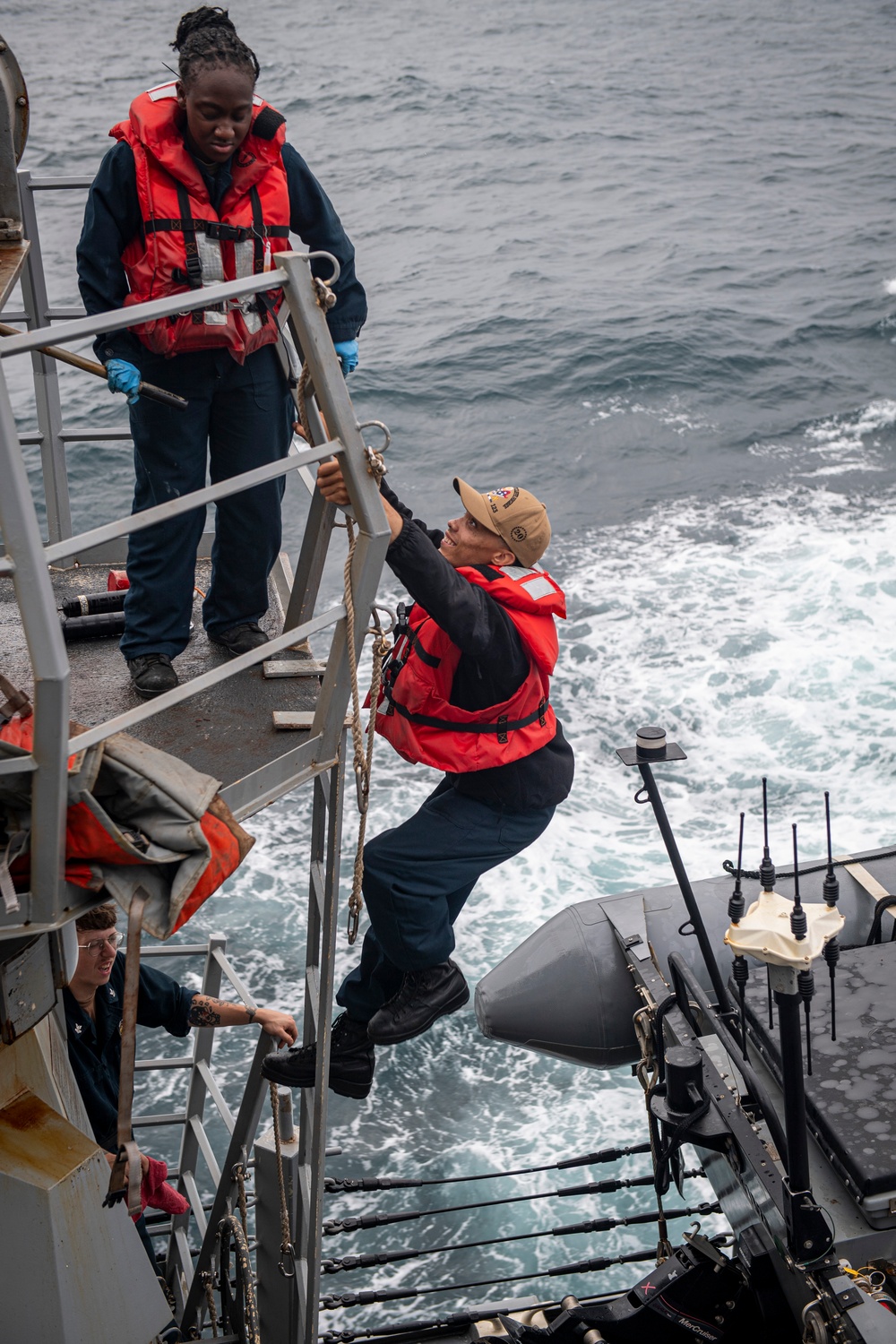 USS Higbee Sailors Conduct Maintenance on Davit