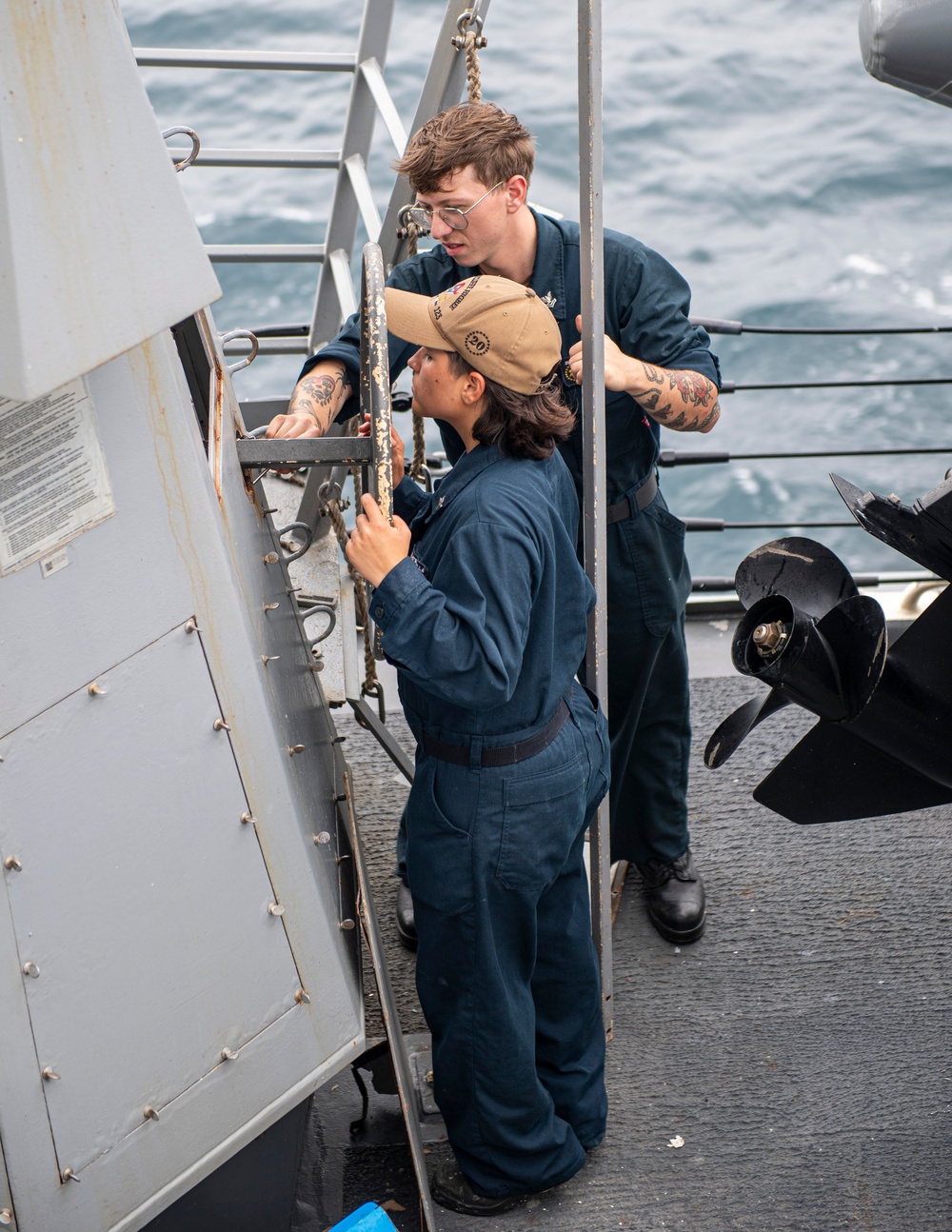 USS Higbee Sailors Conduct Maintenance on Davit