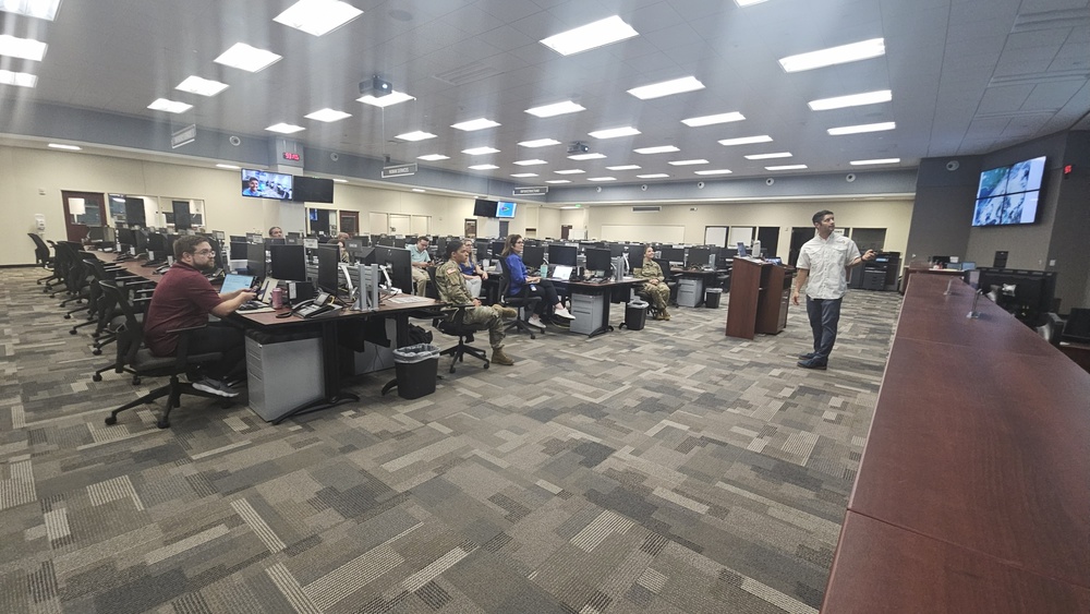 Army Reserve, Pinellas County Officials Strengthen Emergency Communication Ties