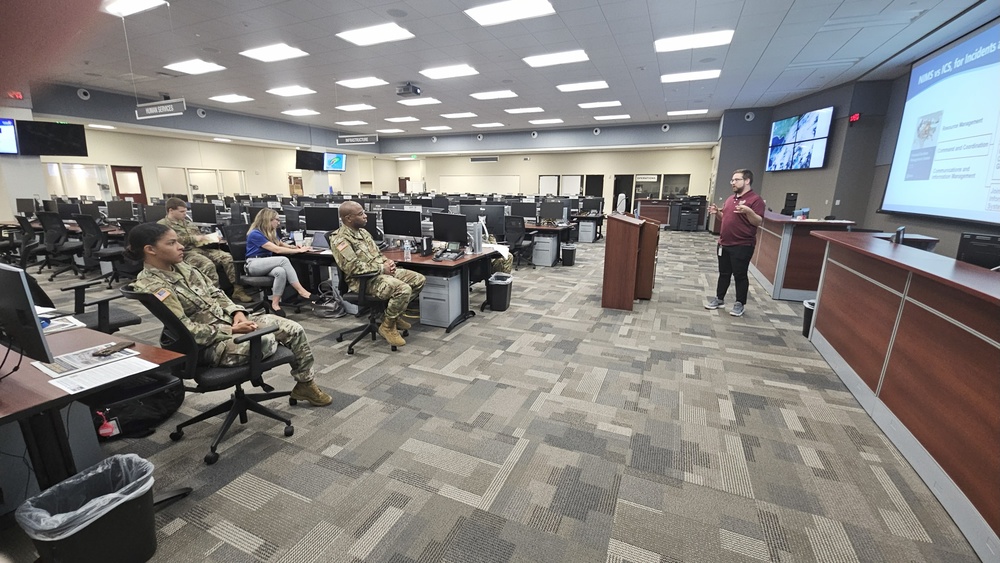Army Reserve, Pinellas County Officials Strengthen Emergency Communication Ties