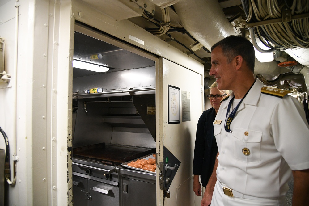 4th Fleet Commander Tours HMCS Charlottetown During UNITAS 2025 4th Fleet Commander Tours HMCS Charlottetown During UNITAS 2025