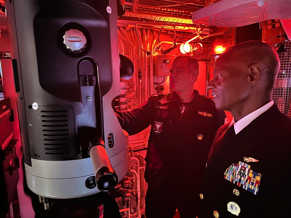 U.S. Naval War College president discusses deterrence, warfighting with South American and global military leaders in Peru