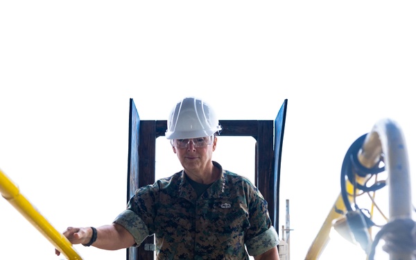 MARFORCOM Visits USS Wasp