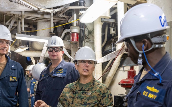MARFORCOM Visits USS Wasp