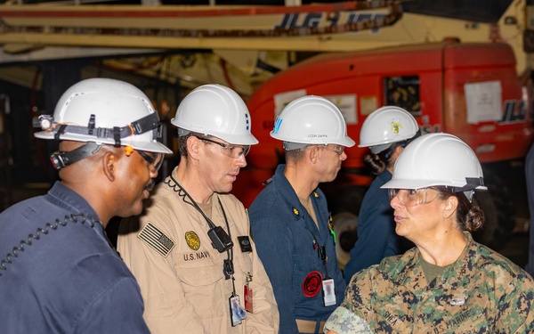 MARFORCOM Visits USS Wasp
