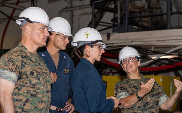 MARFORCOM Visits USS Wasp