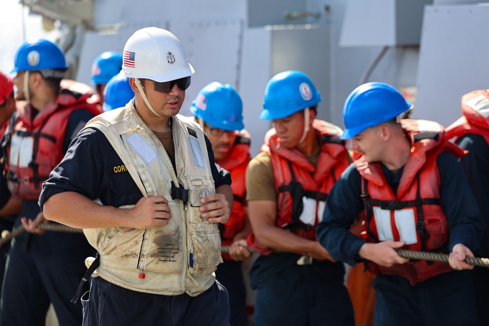 Freedom Edge 25 Replenishment At Sea