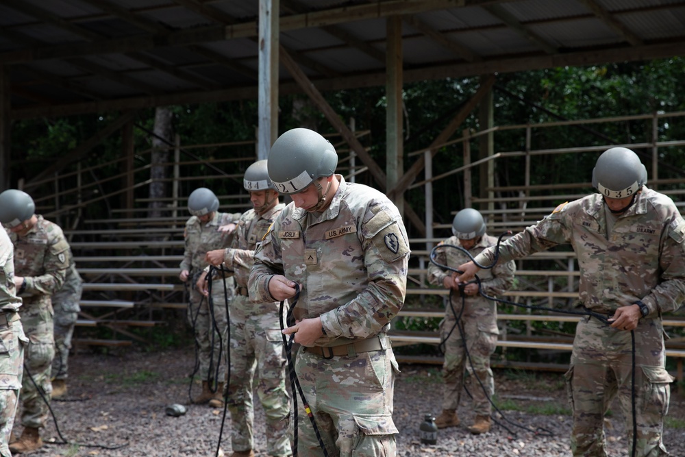 25th ID Enhances Readiness at Lightning Academy Air Assault Course