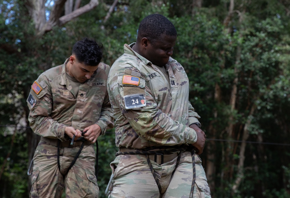 25th ID Enhances Readiness at Lightning Academy Air Assault Course