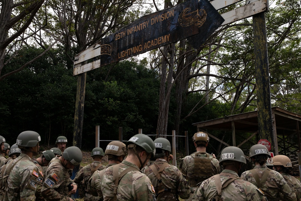 25th ID Enhances Readiness at Lightning Academy Air Assault Course
