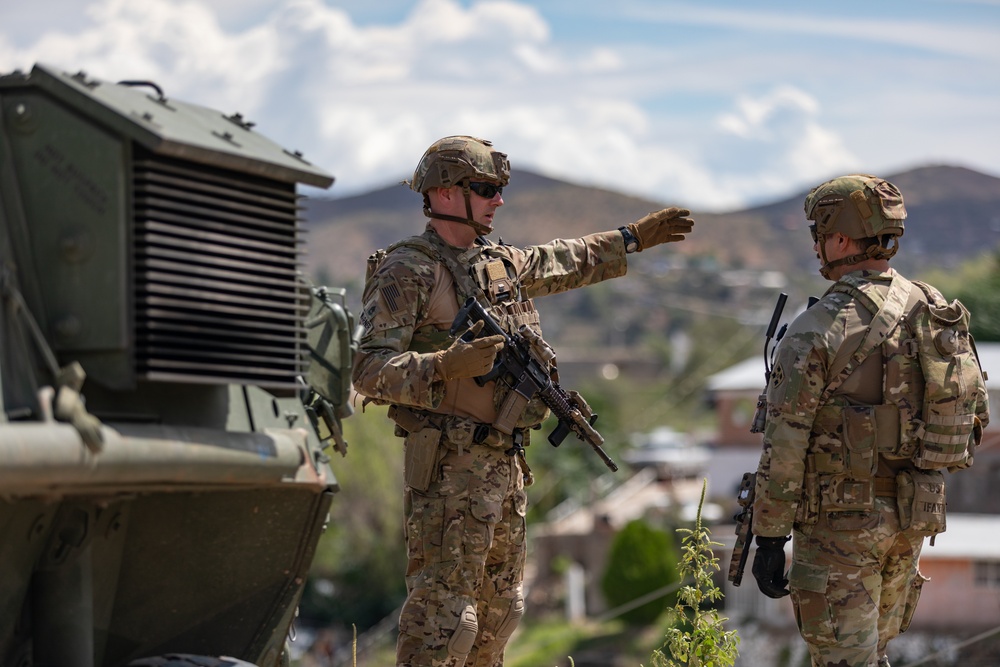U.S. Ambassador to Mexico visits JTF-SB Soldiers