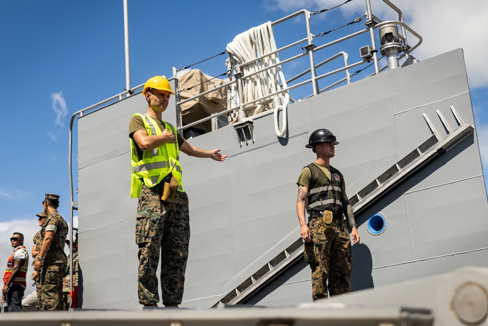 3rd LCT conducts beach rehearsals with U.S. Army MSV(L)