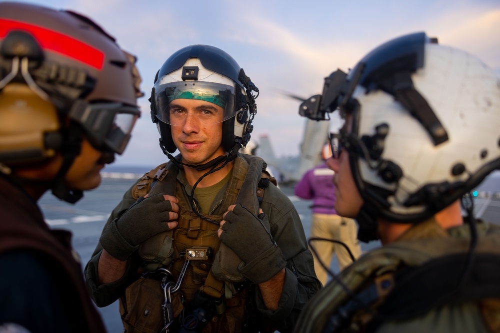 MRF-D 25.3: VMM-363 MV-22Bs conduct night flight ops aboard the USS Miguel Keith