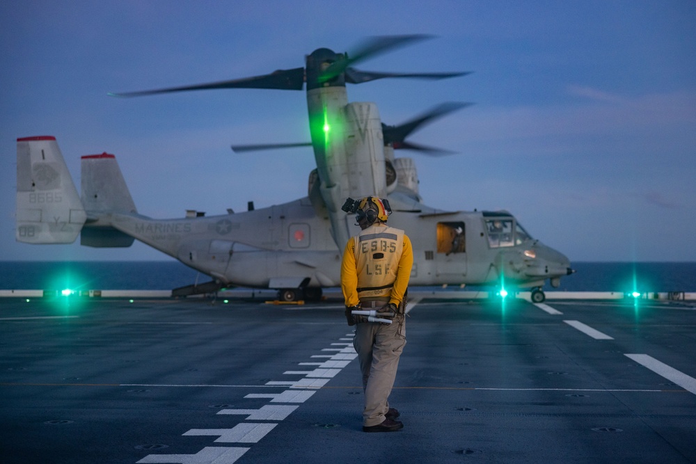 MRF-D 25.3: VMM-363 MV-22Bs conduct night flight ops aboard the USS Miguel Keith