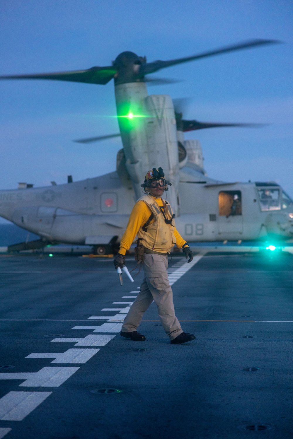 MRF-D 25.3: VMM-363 MV-22Bs conduct night flight ops aboard the USS Miguel Keith