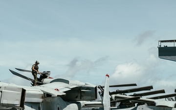 MRF-D 25.3: VMM-363 conducts MV-22B Osprey maintenance aboard USS Miguel Keith