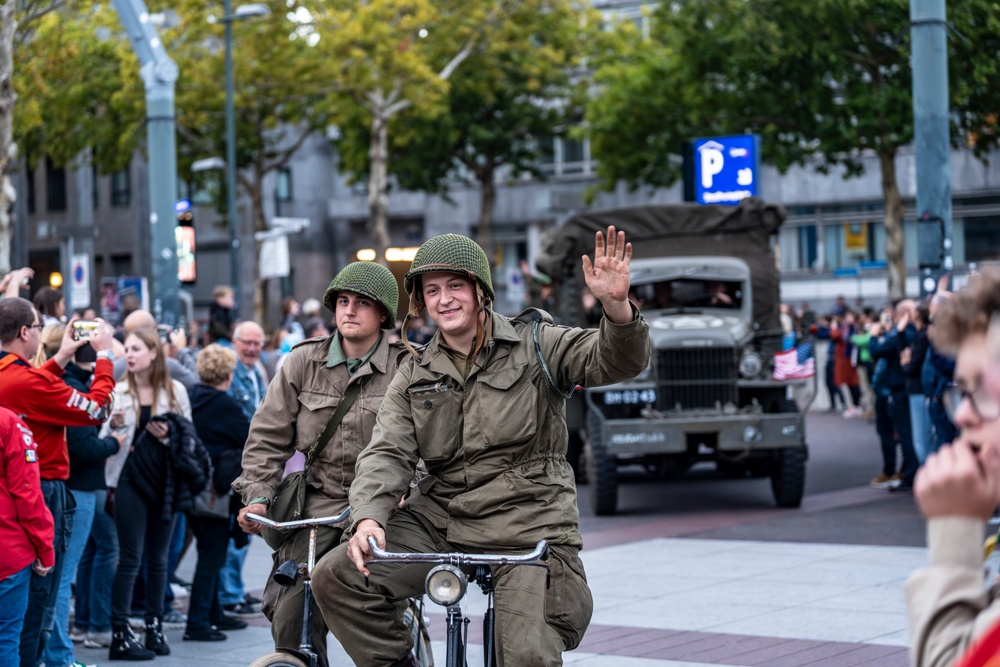 Eindhoven Torchlight Procession Marks 81 Years Since Liberation During Operation Market Garden
