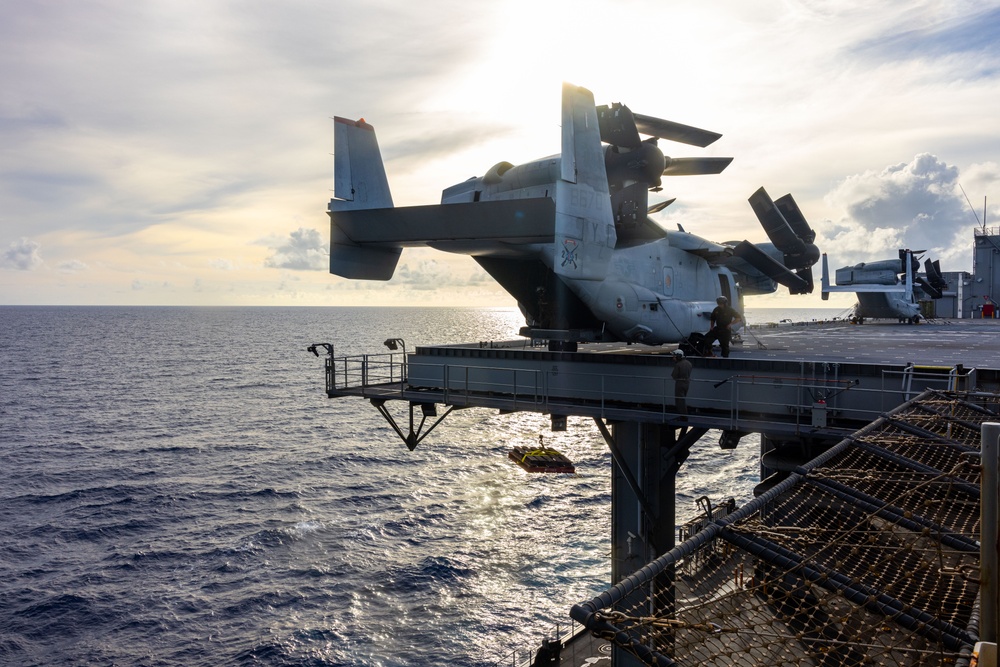 MRF-D 25.3: VMM-363 conducts MV-22B hoist drills aboard the USS Miguel Keith