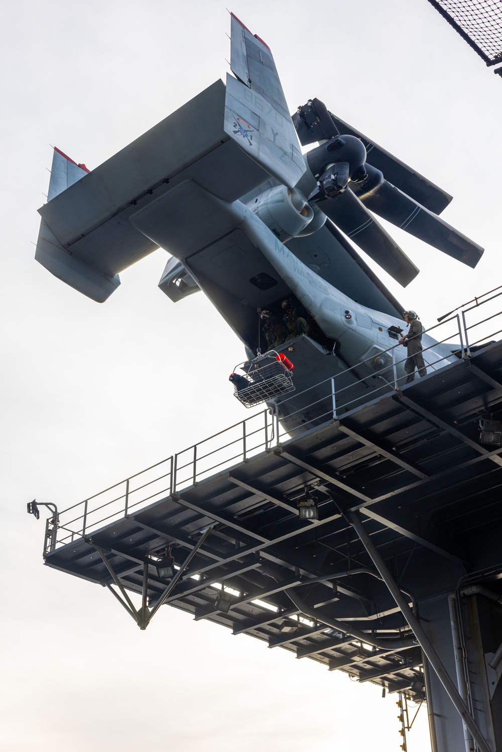 MRF-D 25.3: VMM-363 conducts MV-22B hoist drills aboard the USS Miguel Keith