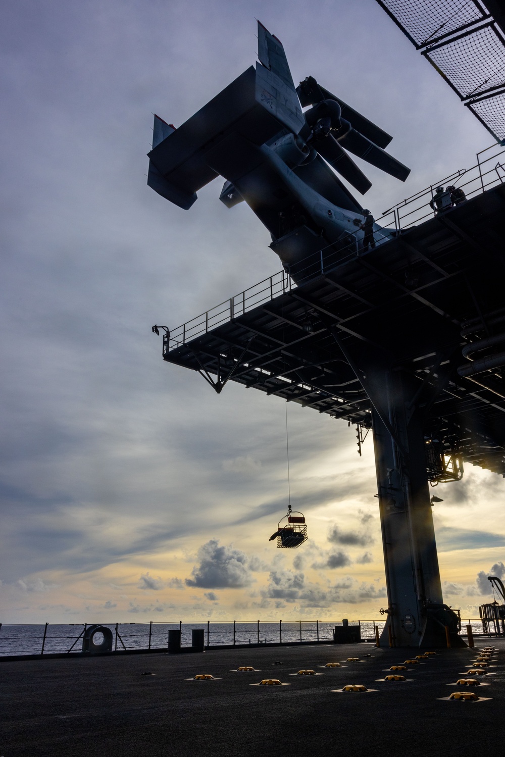 MRF-D 25.3: VMM-363 conducts MV-22B hoist drills aboard the USS Miguel Keith
