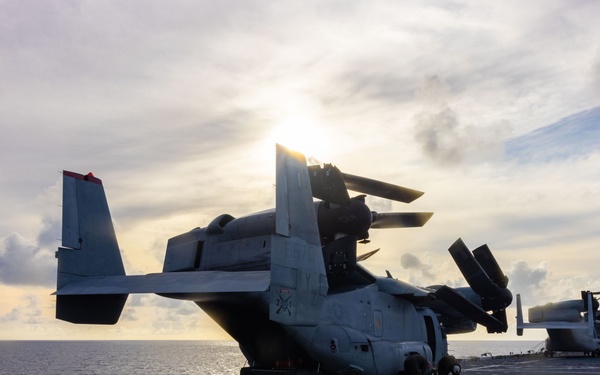 MRF-D 25.3: VMM-363 conducts MV-22B hoist drills aboard the USS Miguel Keith